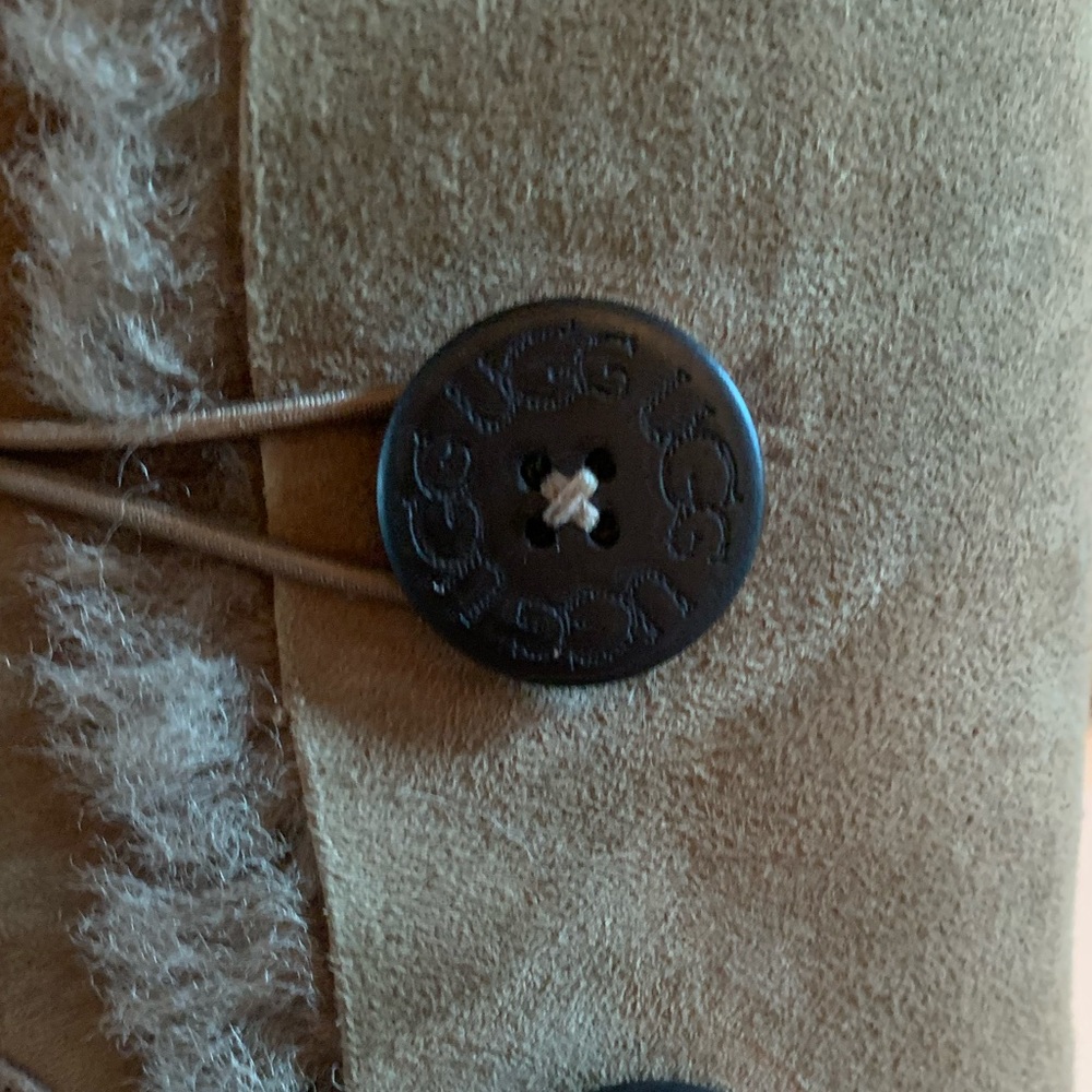 Ugg Bailey Three Button Women’s Boots - image 3